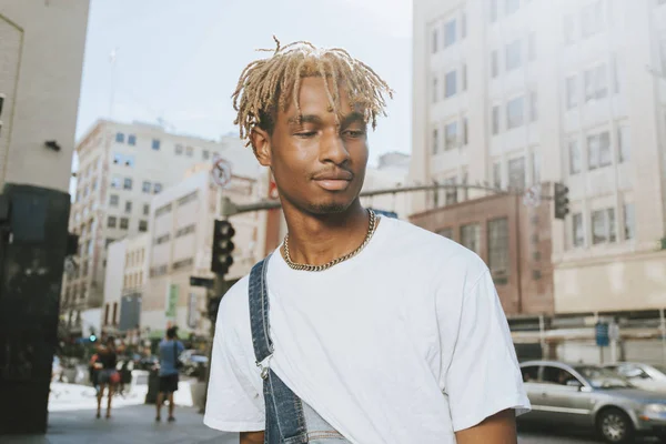 Joven Con Rastas Centro Los Ángeles —  Fotos de Stock