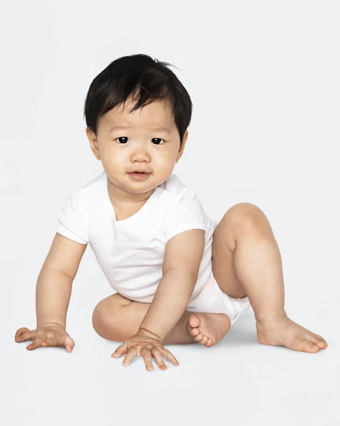 Baby Zittend Vloer Een Studio — Stockfoto