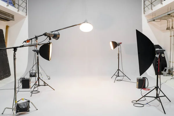 Studio Vuoto Con Illuminazione Fotografica — Foto Stock