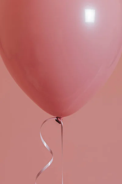 Globo Rosa Pastel Único Con Una Cuerda —  Fotos de Stock