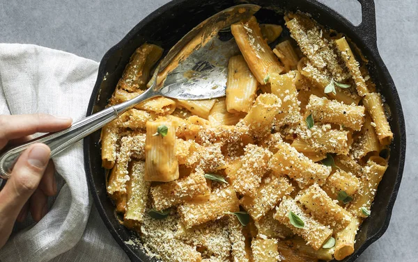 Caseiro Cozido Vegan Mac Queijo — Fotografia de Stock