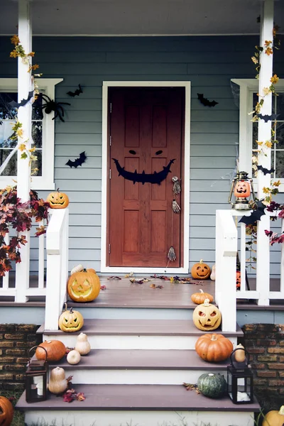 Dynie Halloween Dekoracje Zewnątrz Domu — Zdjęcie stockowe