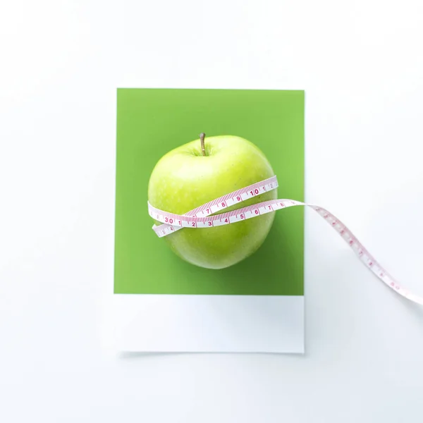 Měřítko Pásky Kolem Jablka — Stock fotografie