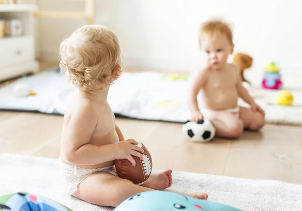 Bebés Pañales Jugando Juntos — Foto de Stock