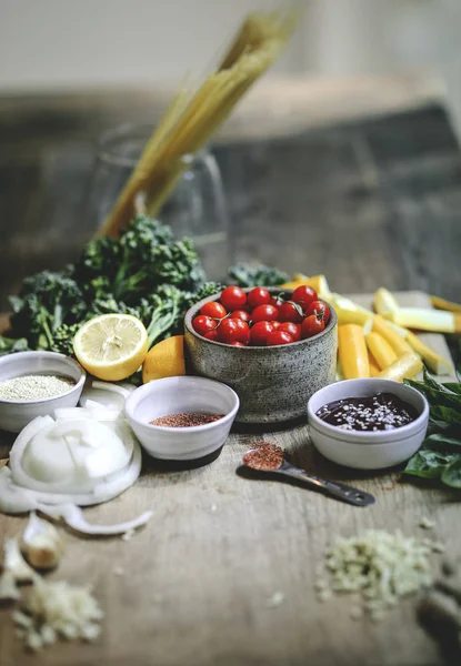 Свіжі Органічні Овочі Інгредієнти Приготовані Обробній Дошці — стокове фото