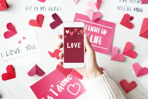 Palavra Amor Uma Tela Telefone Móvel — Fotografia de Stock