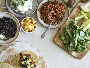Ev yapımı vegan taco maddeler tablosundaki