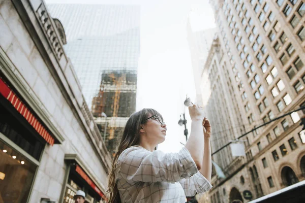 Женщина Фотографирует Вид Нью Йорке Сша — стоковое фото