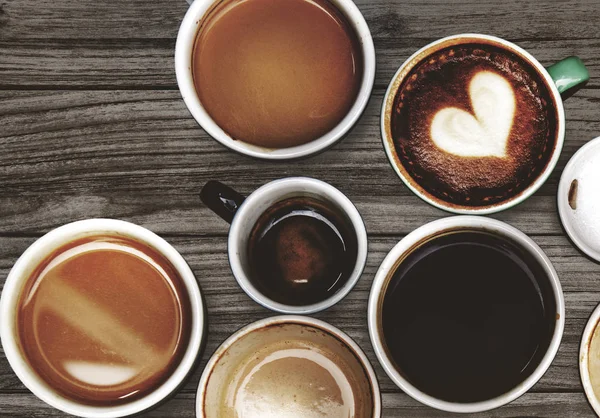 Diverse Koffie Kopjes Een Houten Tafel — Stockfoto