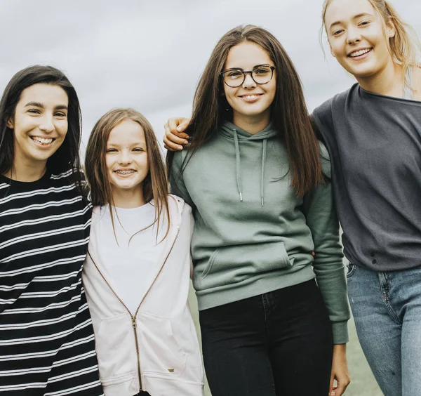 Group Young Women Standing Together — Stock Photo, Image