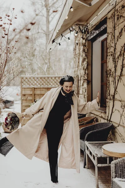 Happy Woman Holding Bouquet Flowers Wintertime — Stock Fotó