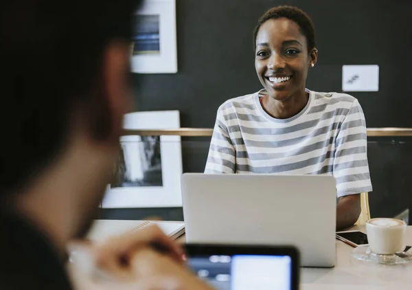 Collega Die Aan Hun Laptop Werken Office — Stockfoto