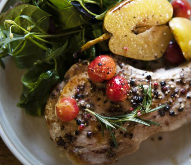 Elmalı domuz pirzolası, yemek tarifi fikri.