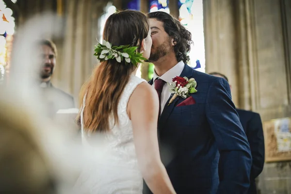 Можешь Поцеловать Невесту — стоковое фото