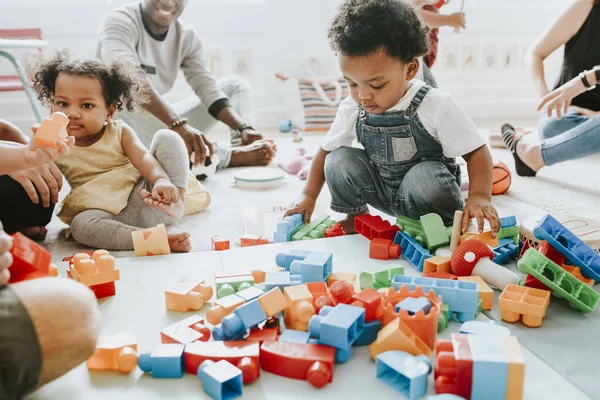 Crianças Diversas Gostam Brincar Com Brinquedos — Fotografia de Stock