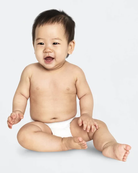 Baby Een Luier Zittend Vloer — Stockfoto