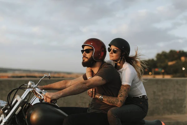 Biker Couple Riding Road Sunset — Stock Photo, Image