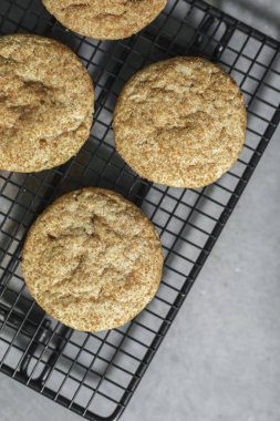 Taze pişmiş Snickerdoodle çerezleri closeup