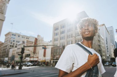Downtown La dreadlocks ile genç adam