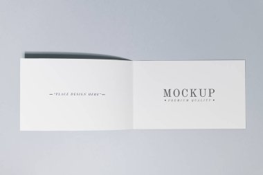 Katlanabilir kartı veya broşür mockup