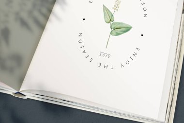 Sezon Dergisi mockup keyfini çıkarın