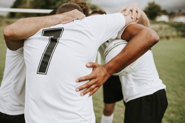 Bir maçtan önce ısıtmaz futbol oyuncuları