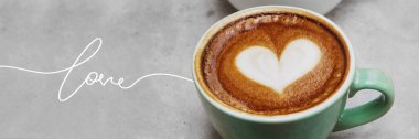 Latte sanat Kalp Sevgililer günü için