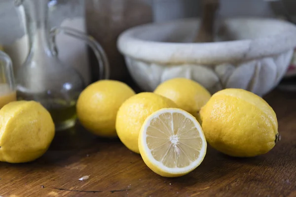 Fresh Yellow Lemons Table — Stock Photo, Image