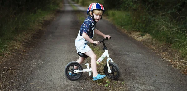 Мальчик Велосипеде — стоковое фото