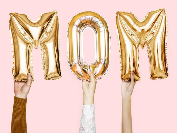 Hands Showing Mom Balloons Word — Stock Photo, Image