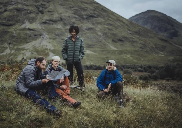 Wanderer Verloren Den Hügeln Von Glen Etive Schottland — Stockfoto