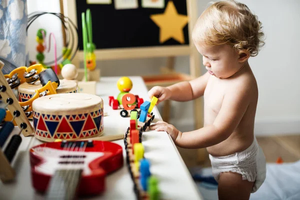 Bebé Pañal Una Sala Juegos — Foto de Stock