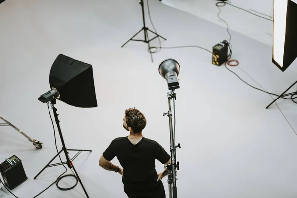 Produzione Staff Guy Shoot — Foto Stock