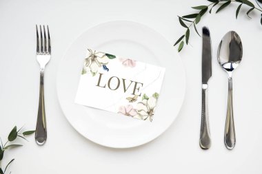 Sevgililer günü kartı bir plaka üzerinde