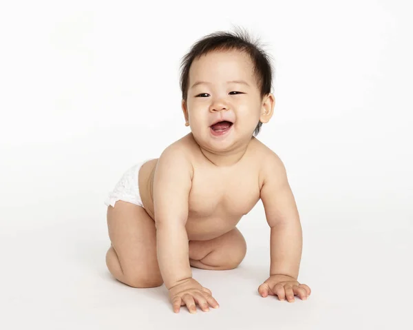 Pequeno Bebê Rastejando Chão — Fotografia de Stock