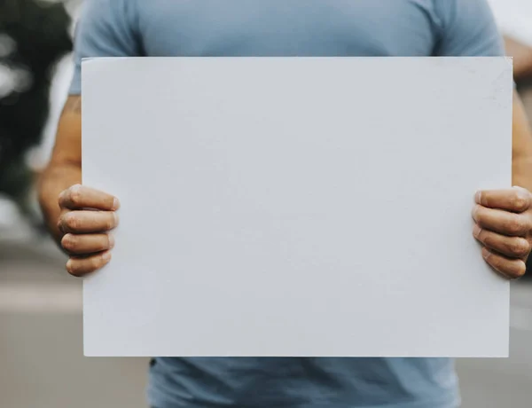 Persoon Die Een Blanco Bord Toont Ter Ondersteuning Van Een — Stockfoto