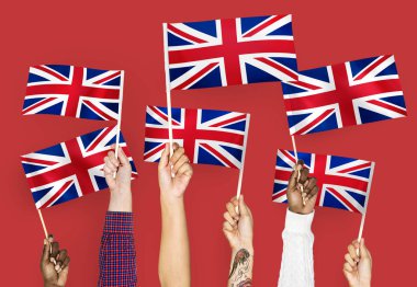 Union Jack sallayarak elleri