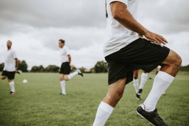 Futbolcular sahada eğitim