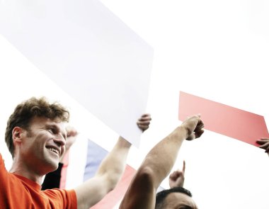 Grup eylemci gösteren boş kurullarının