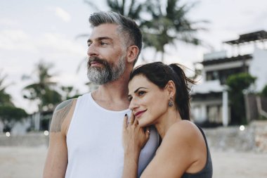 Bir balayı gezisine çift