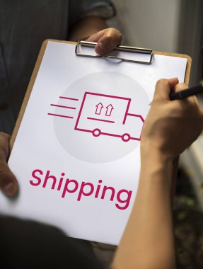 Kağıt ağ grafik yerleşimi üzerinde çalışan eller