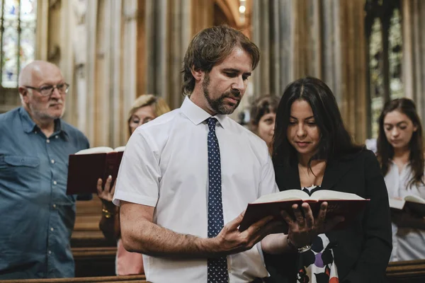 Gemeinde Singt Aus Den Psalmen — Stockfoto