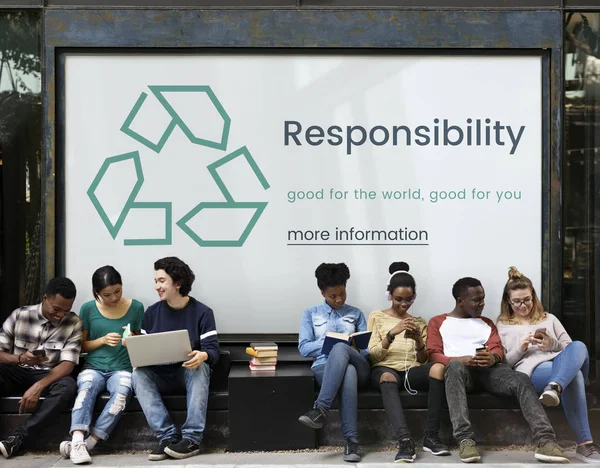 Diversos Jóvenes Con Concepto Medioambiental — Foto de Stock