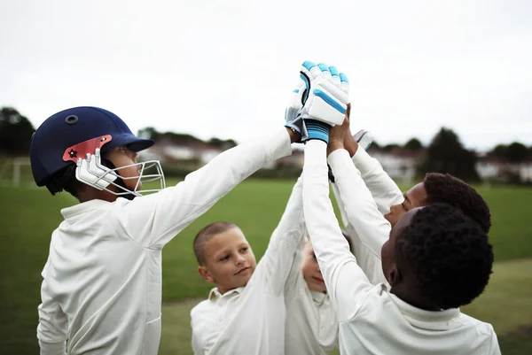 Gruppe Junger Cricketspieler Beim High Five — Stockfoto