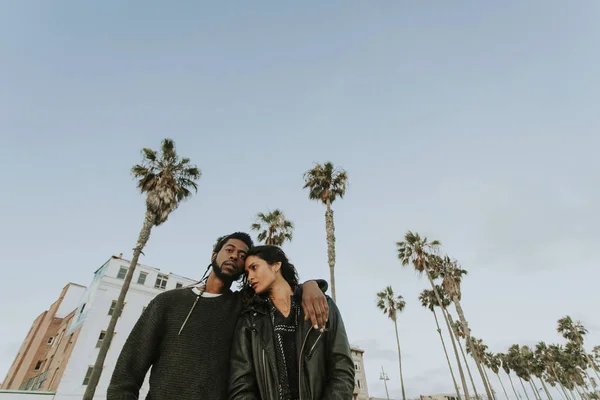 Couple Hanging Venice Beach — Stock Photo, Image