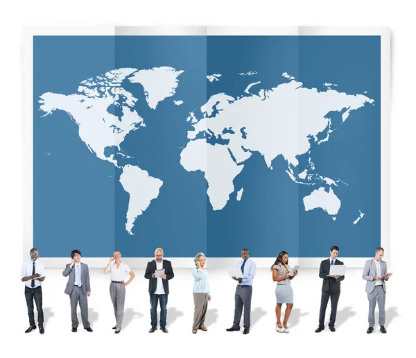 Gruppe Von Geschäftsteams Mit Digitalen Geräten Die Hintergrund Mit Weltkarte — Stockfoto