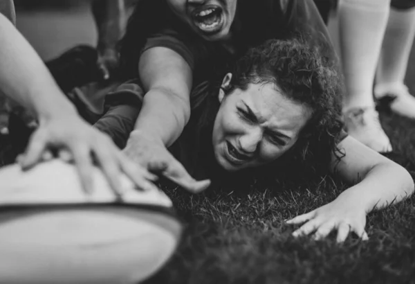 Rugbyspielerinnen Aktion — Stockfoto