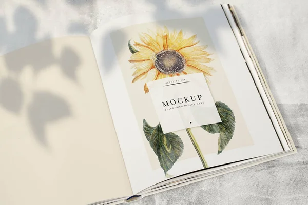 Zonnebloem Een Tijdschrift Mockup Met Een Spatie — Stockfoto