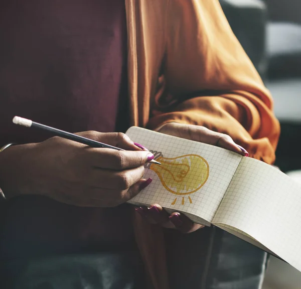 Woman Drawing Light Bulb Notepad — Stock Photo, Image