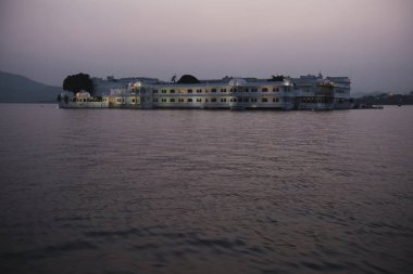 Taj göl Sarayı Udaipur, Rajasthan, Hindistan içinde